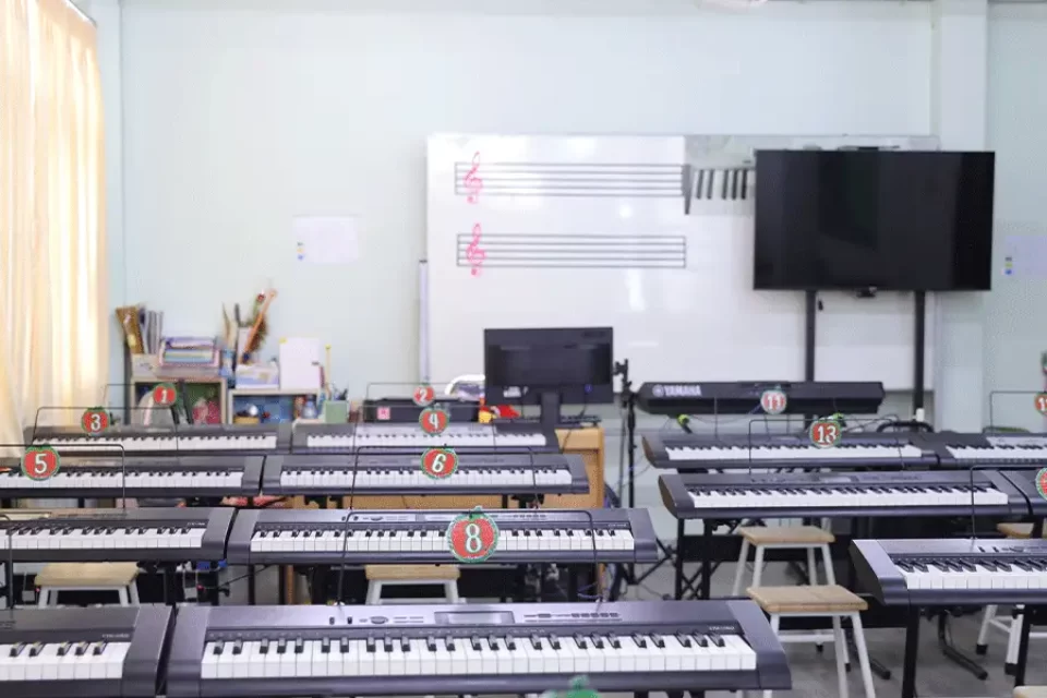 musicroom_0000_0F9A8412